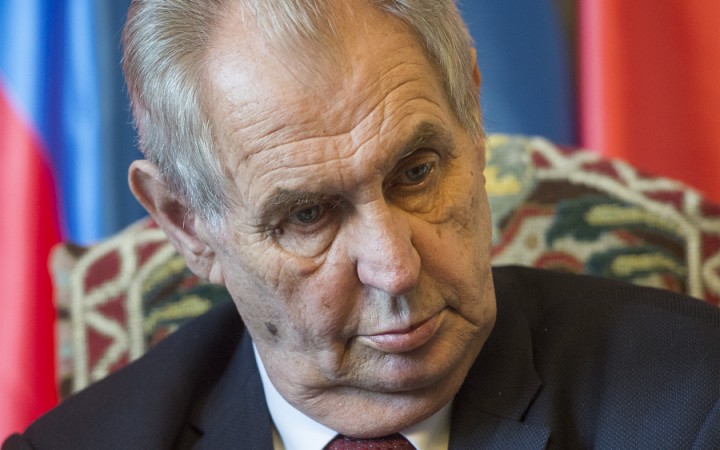 Český senát schválil ústavnú žalobu na prezidenta Zemana