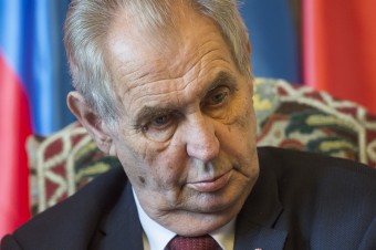 Český senát schválil ústavnú žalobu na prezidenta Zemana