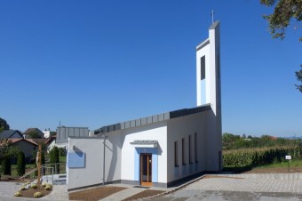 Pápež František požehnal šesť základných kameňov slovenských kostolov. Jeden z nich už stojí, ďalší konsekrujú v Trnave