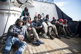 Pri líbyjskom pobreží sa potopila loď s migrantmi, približne 150 je nezvestných 