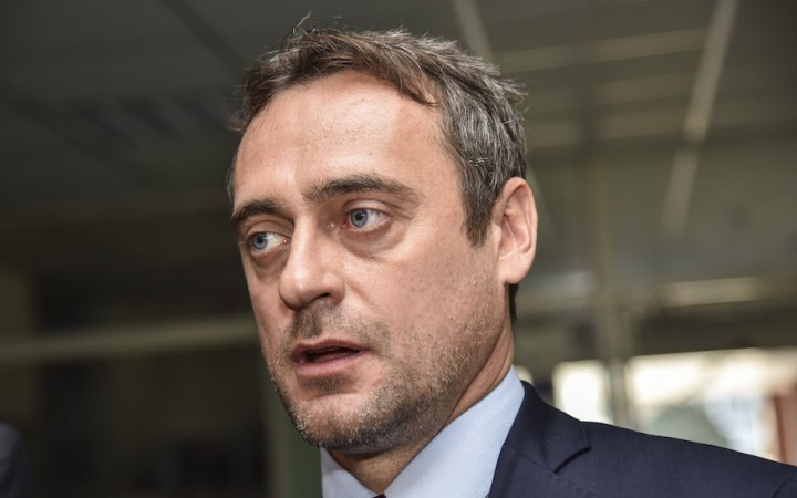 SaS obviňuje policajta NAKA z prepojení s údajne obžalovaným z daňových podvodov
