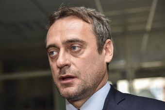 SaS obviňuje policajta NAKA z prepojení s údajne obžalovaným z daňových podvodov