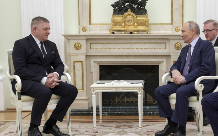 Pred cestou do Moskvy odmietol „novú železnú oponu“, volal na slávu Červenej armáde a kritizoval EÚ