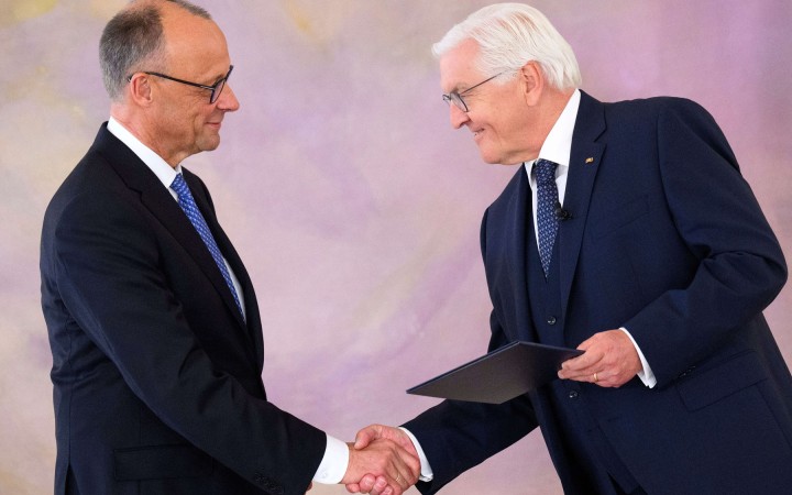 Bundestag zvolil Merza až v druhom kole, po roku 1945 sa to nestalo žiadnemu kancelárovi
