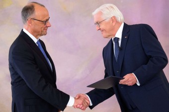 Bundestag zvolil Merza až v druhom kole, po roku 1945 sa to nestalo žiadnemu kancelárovi