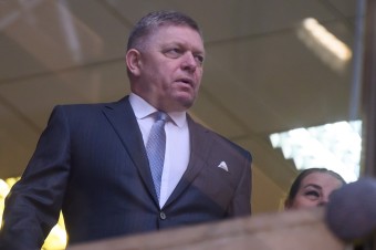 Smer zverejnil fotky Ficových zranení, premiér hovorí o pravdepodobnosti ďalšieho útoku