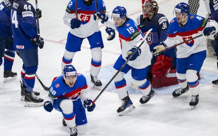 Slováci sa s Francúzmi vytrápili, napokon berú dôležité tri body