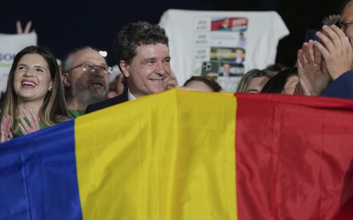 Prezidentom sa stal liberálny starosta Bukurešti Nicušor Dan, súper nakoniec uznal porážku