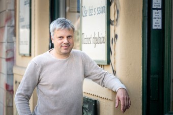 Svetskí novinári sa k biskupom často správajú ako k politikom