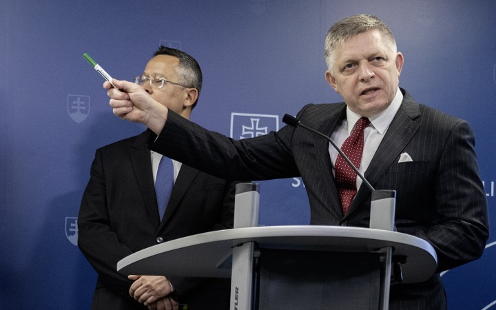 Fico chce znížiť počet štátnych úradníkov, pochybuje však, či budú koaliční partneri súhlasiť