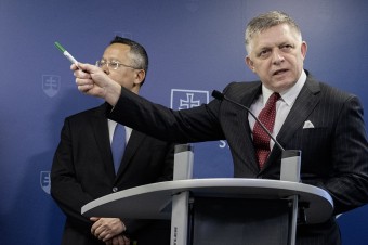 Fico chce znížiť počet štátnych úradníkov, pochybuje však, či budú koaliční partneri súhlasiť