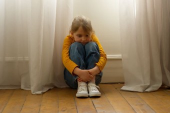 Manžel od nás odišiel a má novú rodinu. Dcérka prestala komunikovať a je stále nahnevaná