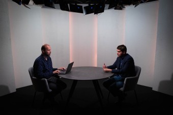 S pápežom sú zatiaľ spokojní všetci, zmeniť sa to môže prvými vážnejšími rozhodnutiami