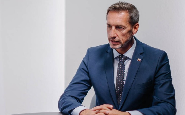 Koalícia sa musí jasne rozhodnúť, či chce zmeniť ústavu. Pozície jej politikov sa neustále menia