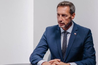 Koalícia sa musí jasne rozhodnúť, či chce zmeniť ústavu. Pozície jej politikov sa neustále menia