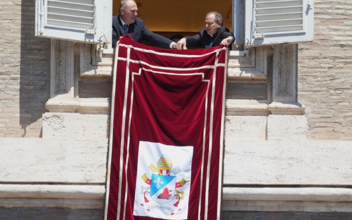 Lev XIV. začína sociálne, zamestnanci Vatikánu dostali bonus 500 eur