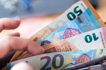 Štát podporuje bohatších takmer rovnako ako chudobných, aj keď si to nemôže dovoliť