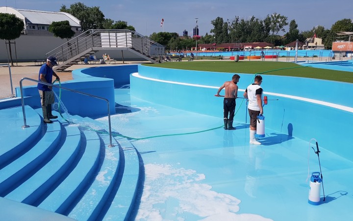 Je vo vážnom stave v bratislavskej nemocnici. Preventívne zatvorili kúpalisko v Štúrove