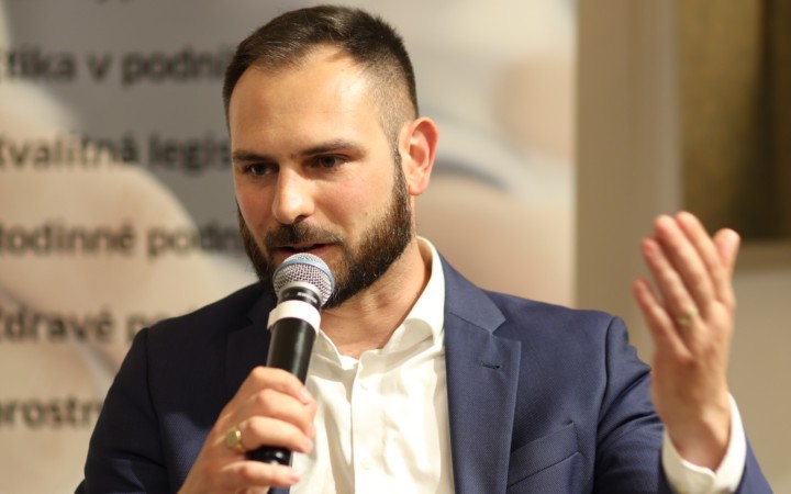 Za hodnotovú zvrchovanosť je viac než 100 poslancov, no o hlasy matovičovcov nikto nestojí