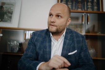 Európska prokuratúra vyšetruje podozrenia zo sprenevery za 7,4 milióna, zadržali aj úradníkov rezortu obrany