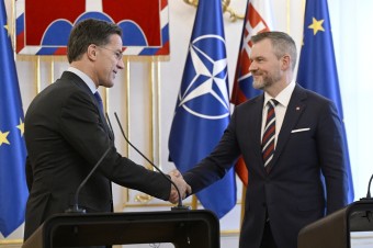 Štáty NATO sa dohodli na hranici päť percent HDP. Slovensko súhlasilo, Španielsko dostalo výnimku