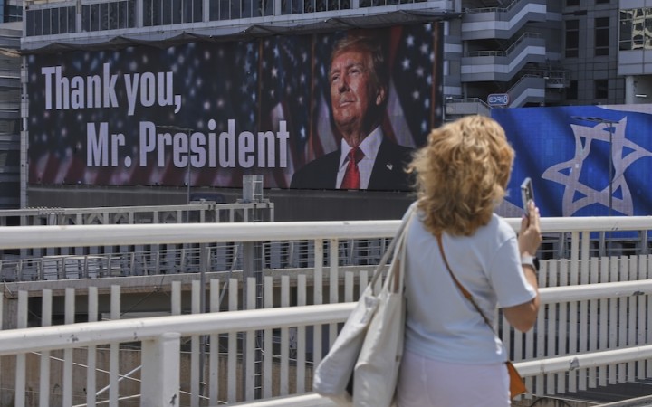 Obe krajiny uznali prímerie sprostredkované Trumpom. Izraelská armáda varuje, že konflikt sa neskončil