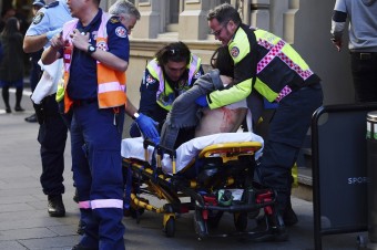 Muž útočil v centre Sydney nožom s pokrikom "Alláhu akbar"