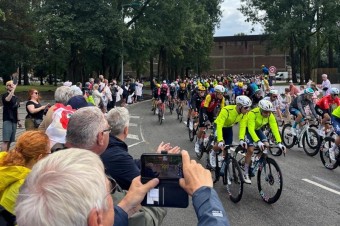 Ako cyklistické preteky stelesňujú deliacu líniu francúzskej ľavice