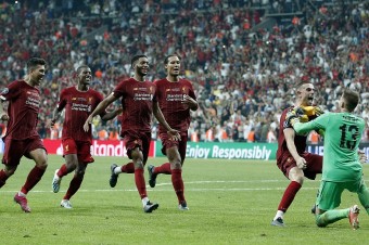 Liverpool zdolal Chelsea v rozstrele a získal Superpohár UEFA