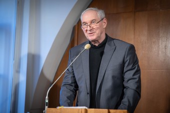 Novelu ústavy prirovnal k rasovým zákonom, zavádzal o postoji cirkvi k náhradnému materstvu a vystúpil na dúhovom pride