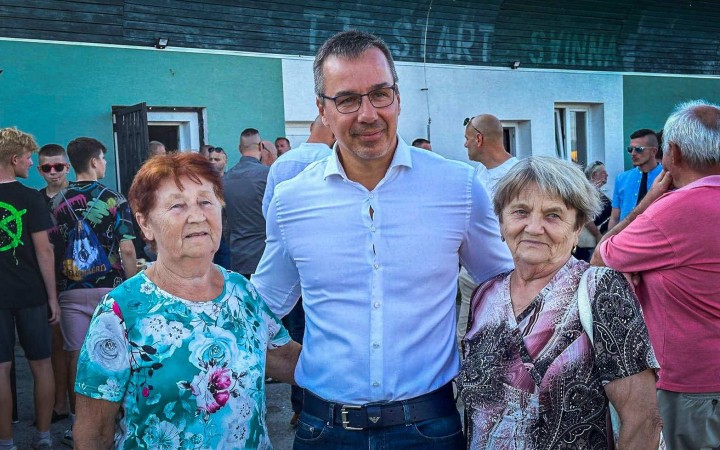 Naozaj sa dôchodcovia na Slovensku majú lepšie ako mladší ľudia?