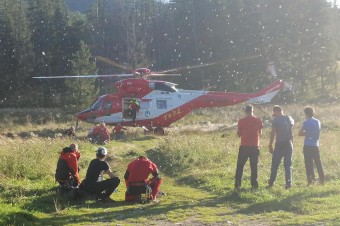 Poľskí záchranári sa boja o životy mužov uviaznutých v tatranskej jaskyni
