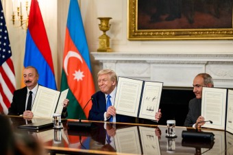 Trump Rusov vymanévroval, Arménsko a Azerbajdžan podpísali mierovú zmluvu