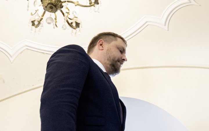 Záchrankový tender je pre Roberta Fica príležitosťou na vykostenie Hlasu
