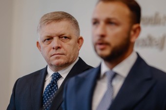 Naštvaný Fico karhá koaličného partnera. Prekryl silnú tému Smeru