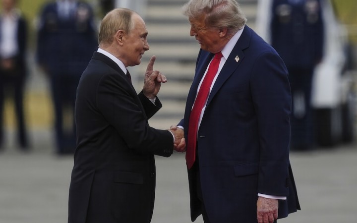 Putin chce dve ukrajinské oblasti výmenou za zastavenie bojov, Trump ho podporil