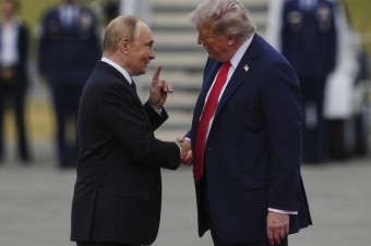Putin chce dve ukrajinské oblasti výmenou za zastavenie bojov, Trump ho podporil