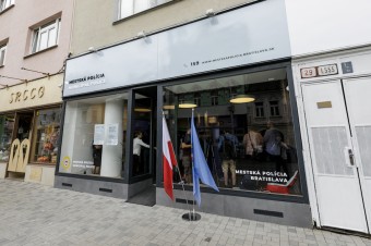 Na Obchodnej ulici v Bratislave otvorili stanicu mestskej polície