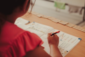 Naozaj sa cirkevné a súkromné školy podieľajú na inklúzii menej ako štátne?