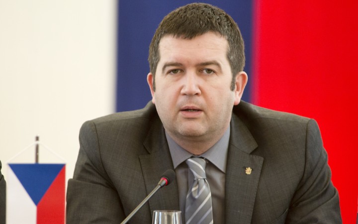 Vedenie ČSSD odhlasovalo zotrvanie vo vláde 