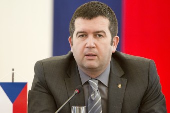 Vedenie ČSSD odhlasovalo zotrvanie vo vláde 