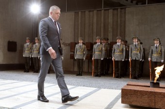 Citoval Hitlera, chválil Husáka. Fašizmus podľa neho trvá, dôsledkom je snaha o novú vojnu a porciovanie Ruska