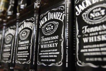 Amerických výrobcov whiskey zasiahli clá na jej dovoz do EÚ