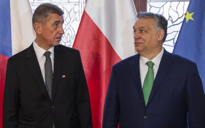 Démonizovali ťa, ale vyhráš. Paradoxy kotrmelcov v stredoeurópskej politike