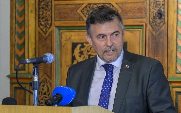 Je to úmyselný dvojnásobný falzifikát, oznámil Machala. Novinárom hrozí žalobami