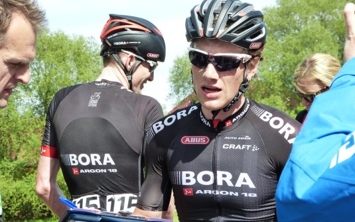 Ír Bennett predviedol v 3. etape Vuelty víťazný špurt, na čele je Roche