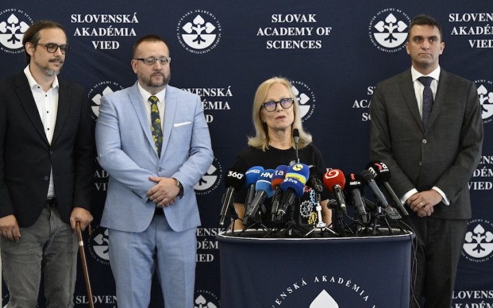 Zverejnili správu o analýze vakcín. Skúmali ich oveľa podrobnejšie než Peková