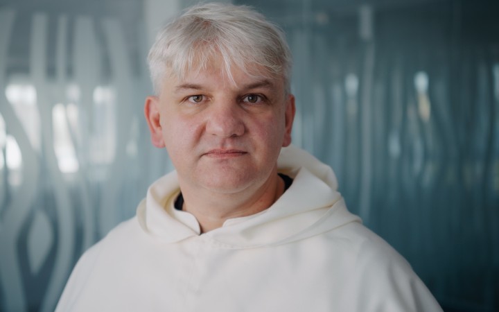 Nový svätý navštívil aj Prahu. Miloval tabak, hory, umenie, chudobným pomáhal veľmi diskrétne