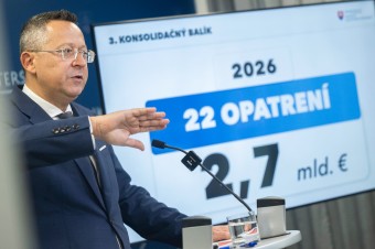 Vyššie odvody, drahšie sladkosti aj koniec troch voľných dní. Kamenický predstavil 22 úsporných opatrení