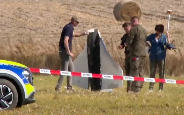 Po narušení vzdušného priestoru aktivuje článok 4 NATO, úlomky poškodili strechu domu